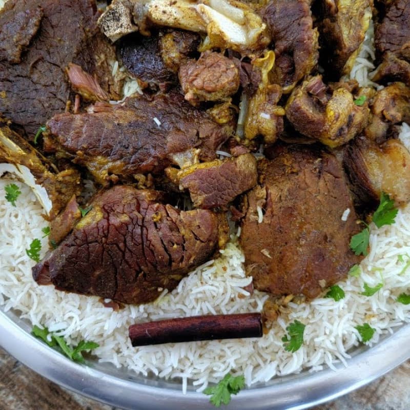 لحم حنيذ مع الرز